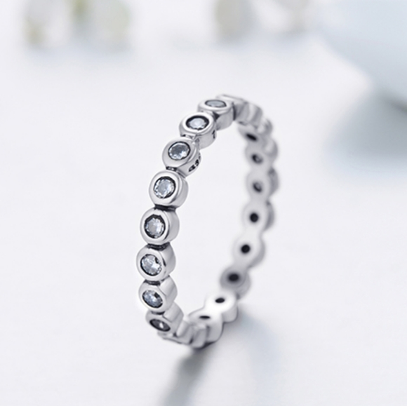 Gorgeous Round Diamonds Ring - Picture 3 of 5